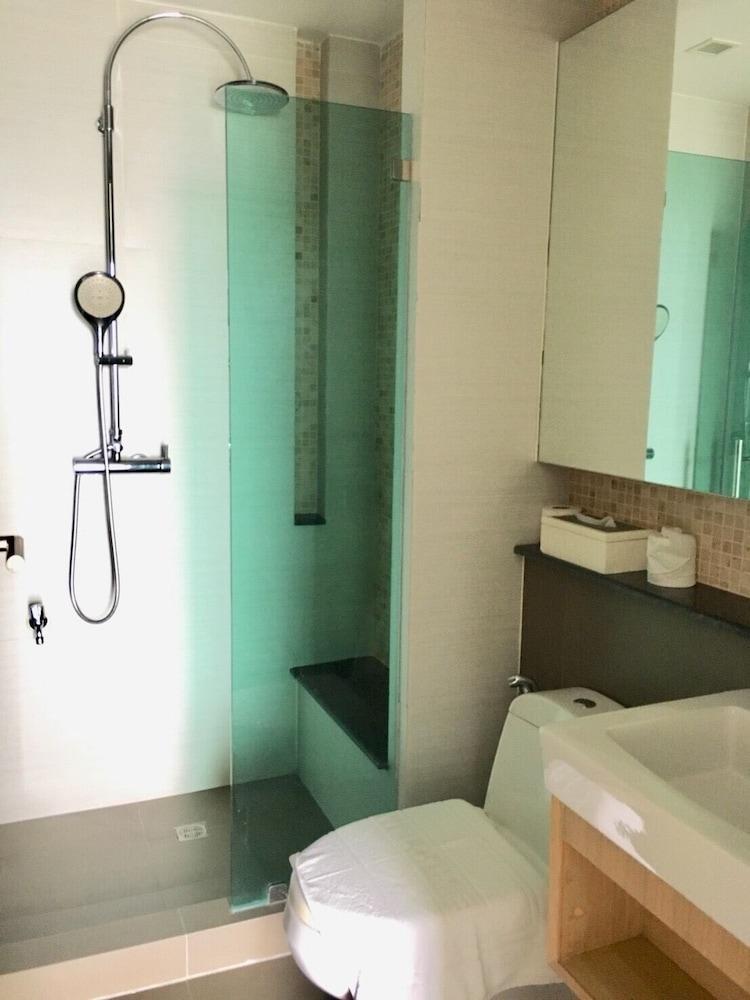 Alisha Court Hotel & Residence กรุงเทพมหานคร ภายนอก รูปภาพ