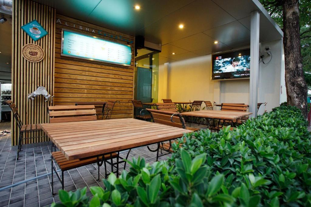 Alisha Court Hotel & Residence กรุงเทพมหานคร ภายนอก รูปภาพ