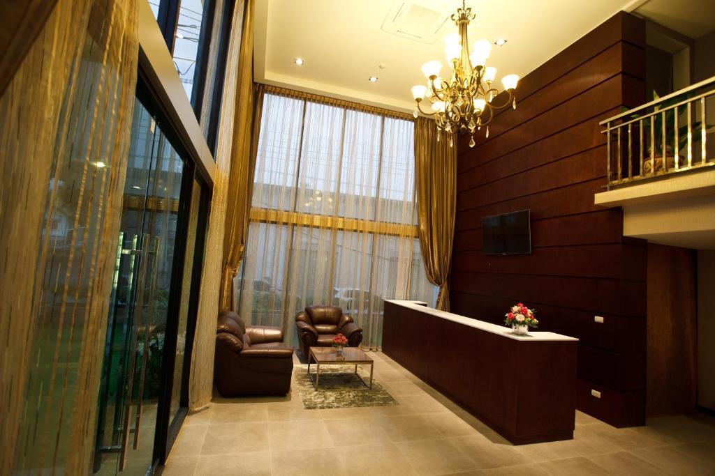 Alisha Court Hotel & Residence กรุงเทพมหานคร ภายนอก รูปภาพ