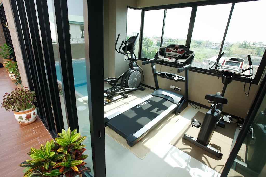 Alisha Court Hotel & Residence กรุงเทพมหานคร ภายนอก รูปภาพ